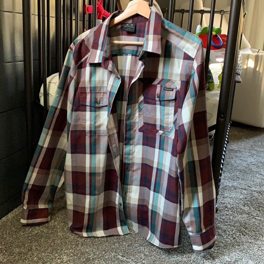 Oakley men’s plaid button down